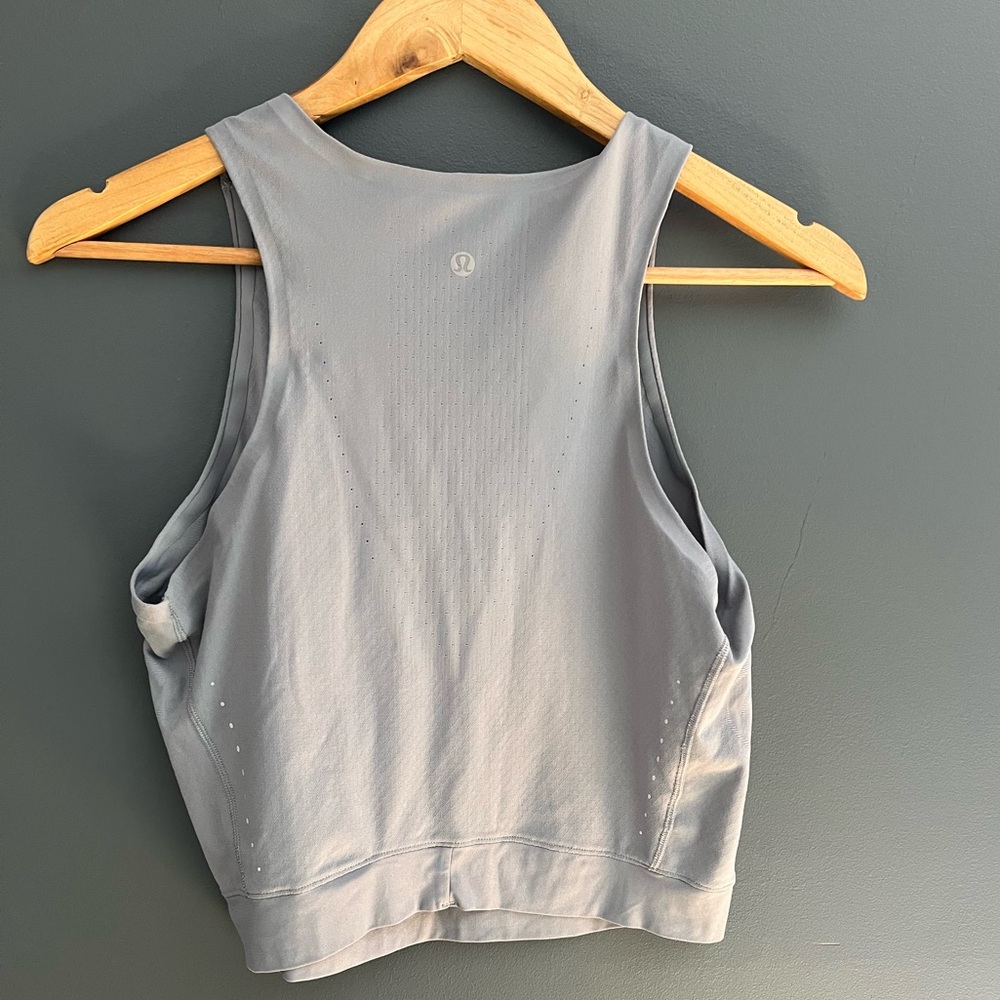 LULULEMON athletic women’s top.